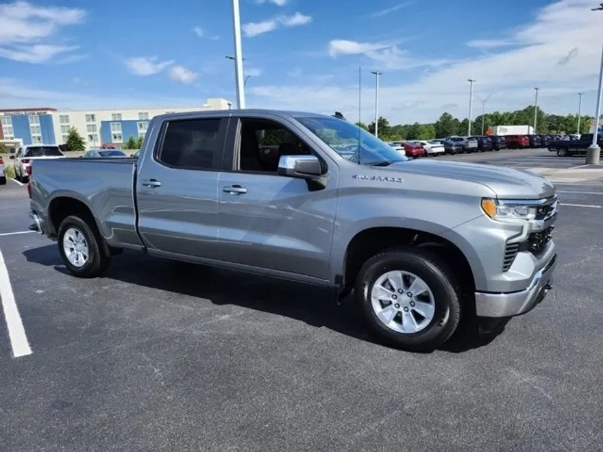 2023 Chevrolet Silverado 1500 LT photo 1