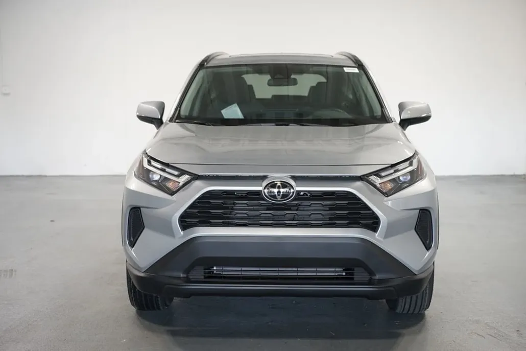 2025 Toyota RAV4 XLE photo 1