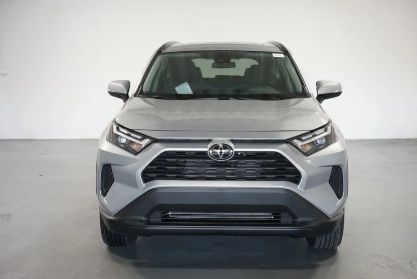 2025 Toyota RAV4 XLE photo 1