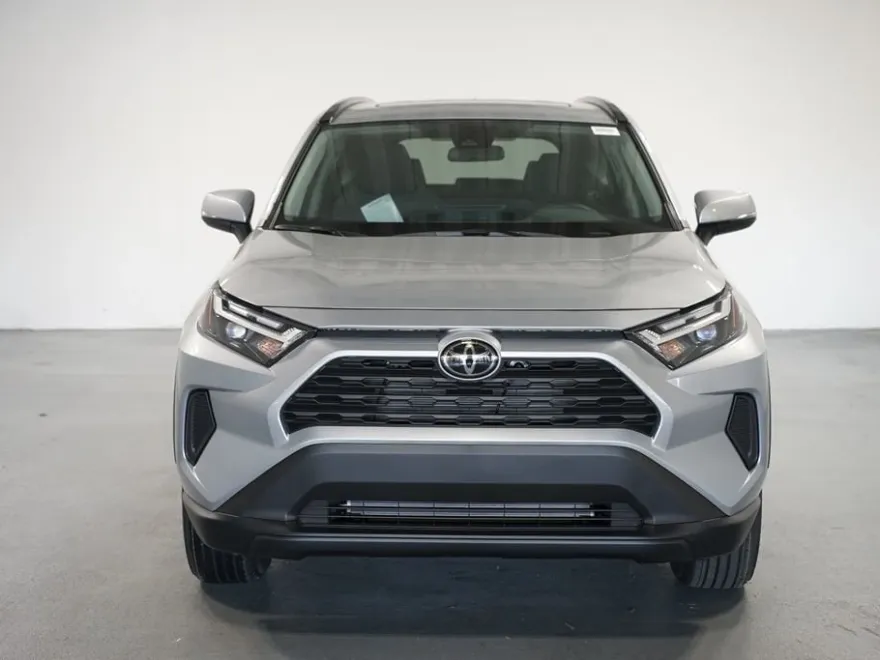 2025 Toyota RAV4 XLE photo 1