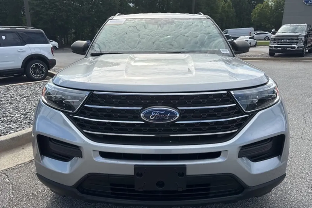 2021 Ford Explorer XLT photo 1