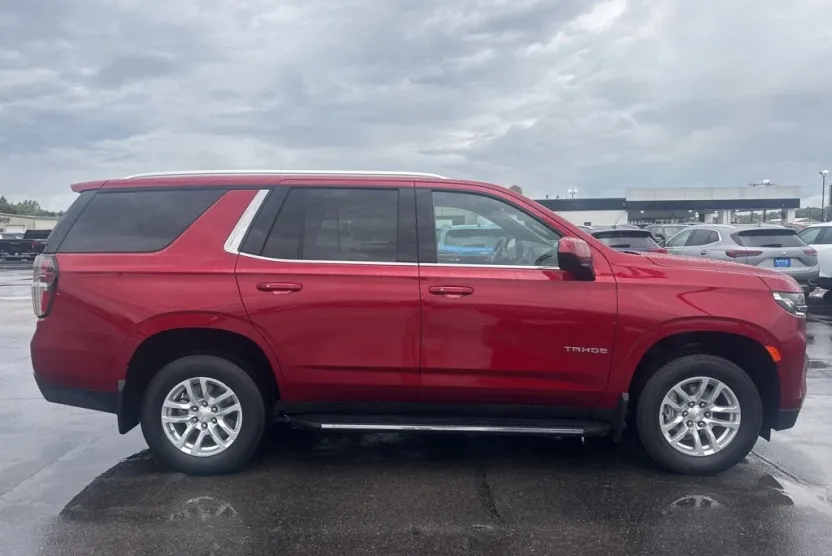2021 Chevrolet Tahoe LT photo 1