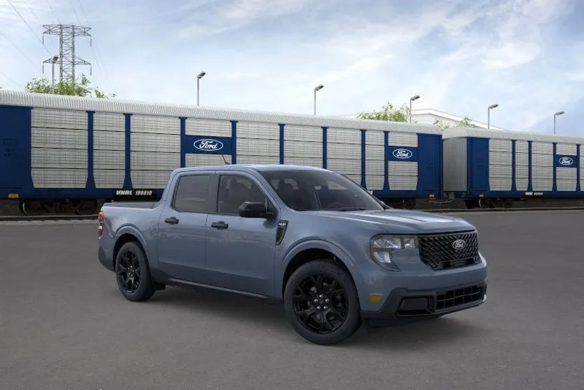 2025 Ford Maverick XLT photo 1