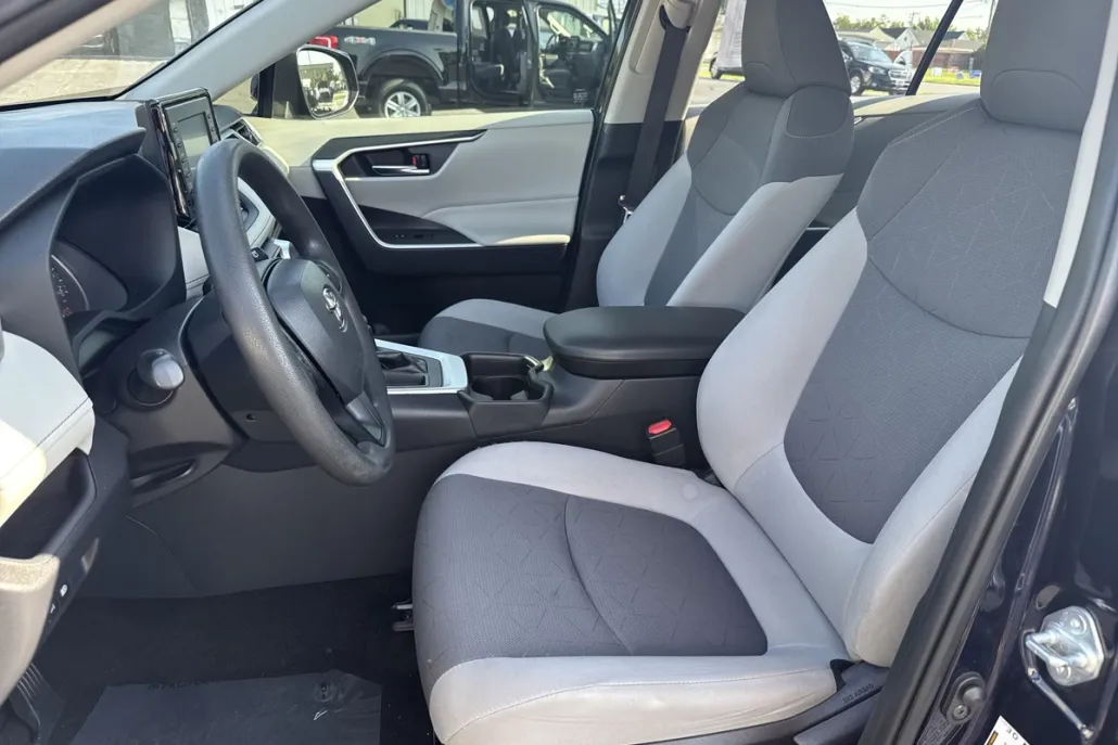 2019 Toyota RAV4 XLE photo 1
