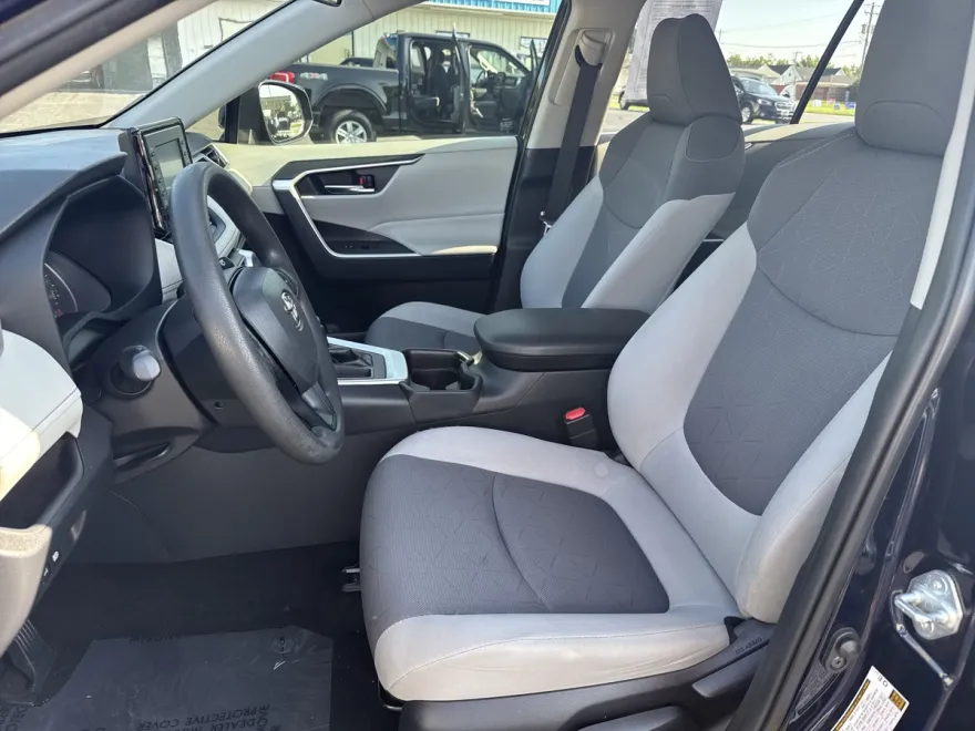 2019 Toyota RAV4 XLE photo 1
