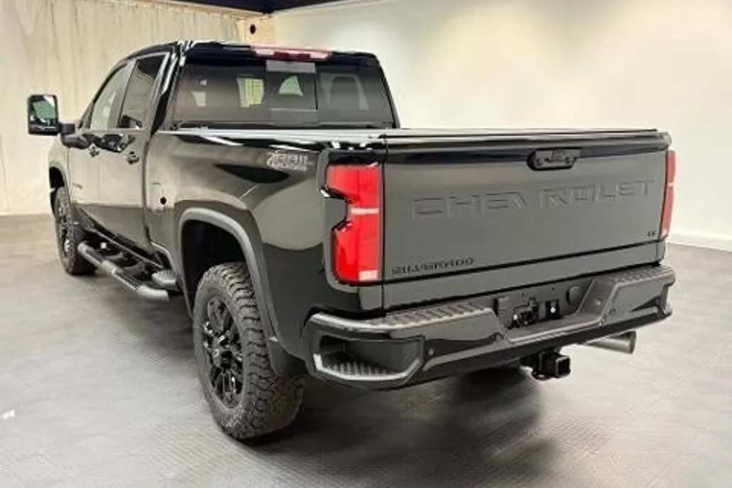 2025 Chevrolet Silverado 2500HD LT photo 1