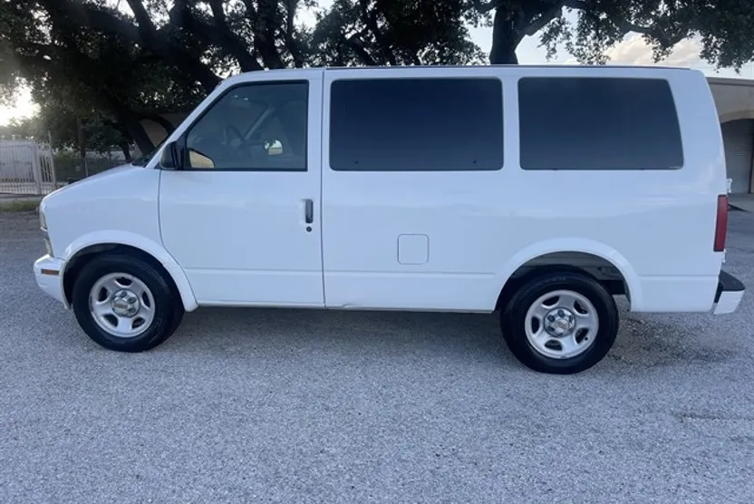 2003 Chevrolet Astro Base photo 1