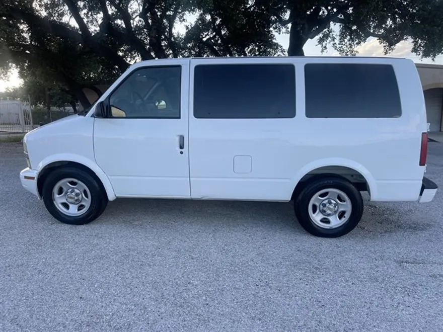2003 Chevrolet Astro Base photo 1