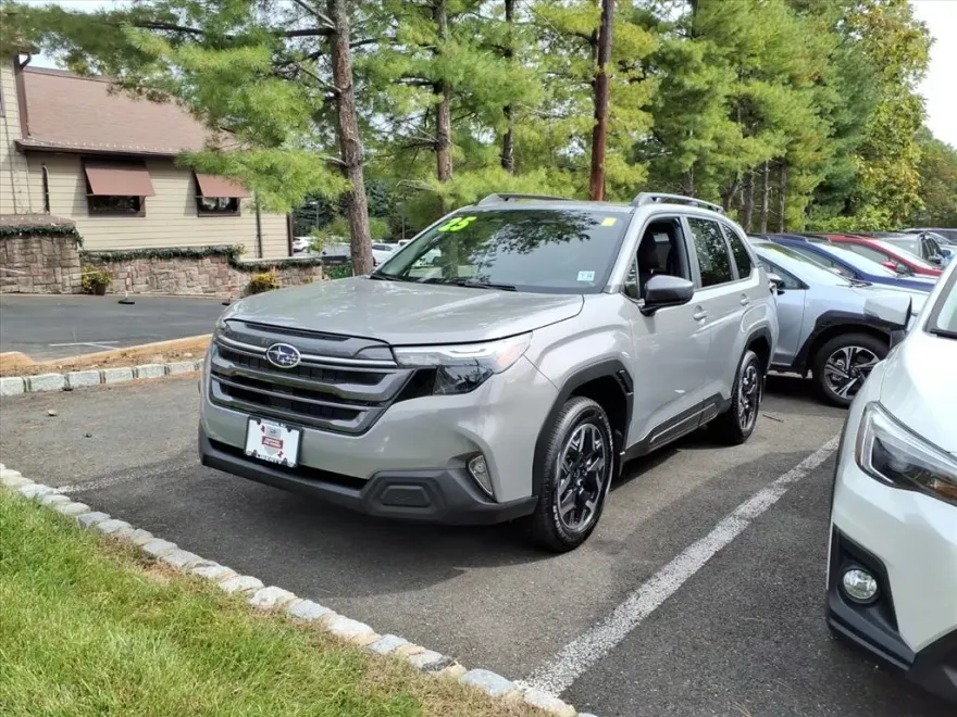 2025 Subaru Forester Premium photo 1