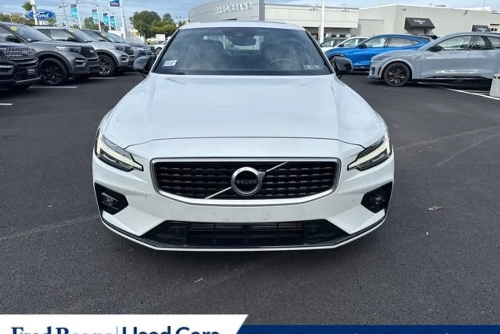 2019 Volvo S60 T6 R-Design photo 1