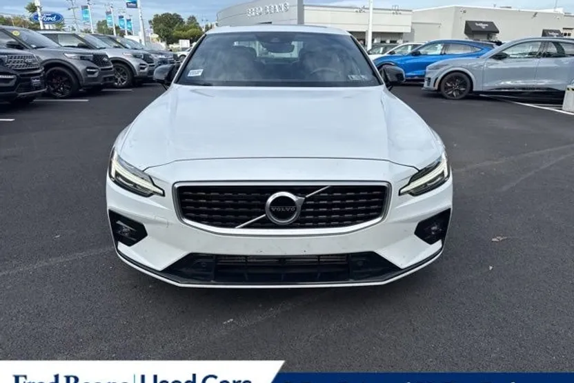2019 Volvo S60 T6 R-Design photo 1