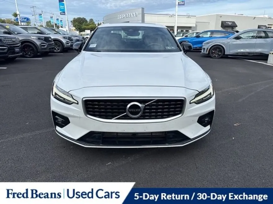 2019 Volvo S60 T6 R-Design photo 1