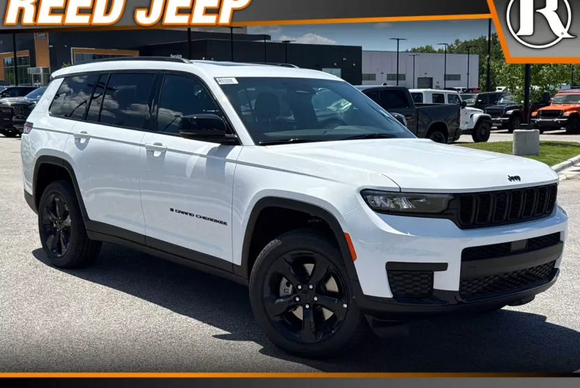 2025 Jeep Grand Cherokee Laredo photo 1