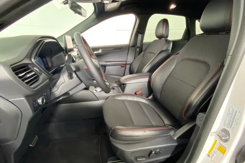 2024 Ford Escape ST-Line photo 1