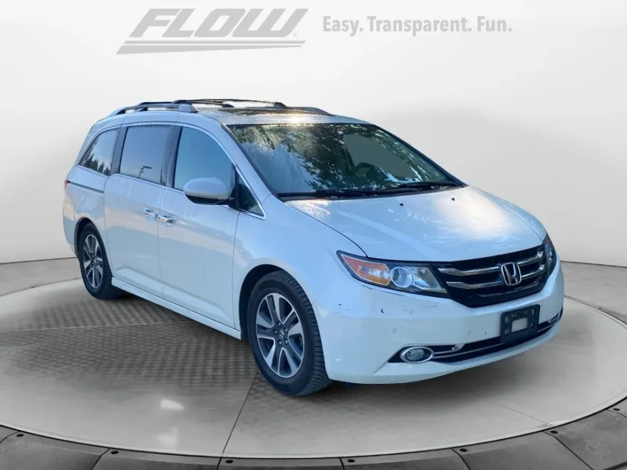 2016 Honda Odyssey Touring photo 1