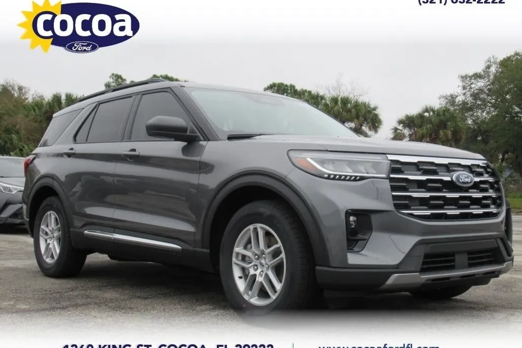 2025 Ford Explorer photo 1