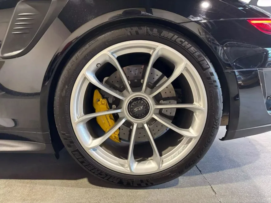 2019 Porsche 911 GT3 RS Coupe photo 2