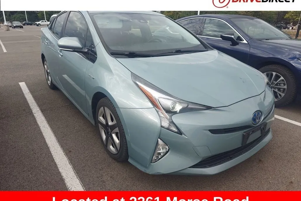 2017 Toyota Prius Three Touring photo 1