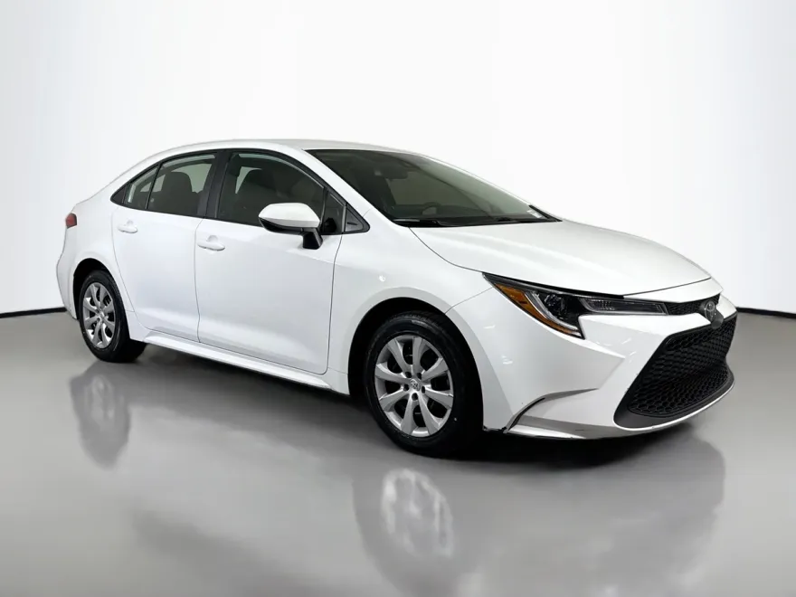 2022 Toyota Corolla LE photo 1