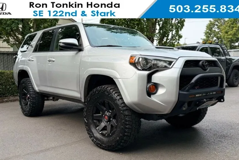 2018 Toyota 4Runner TRD Off-Road Premium photo 1