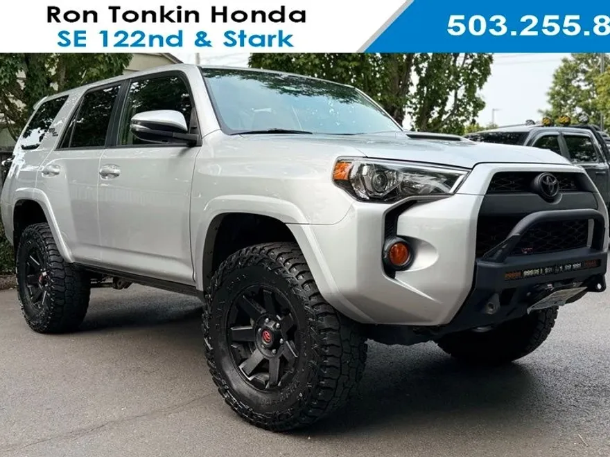 2018 Toyota 4Runner TRD Off-Road Premium photo 1