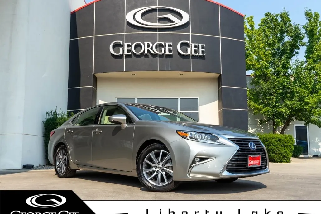 2017 Lexus ES 300h photo 1