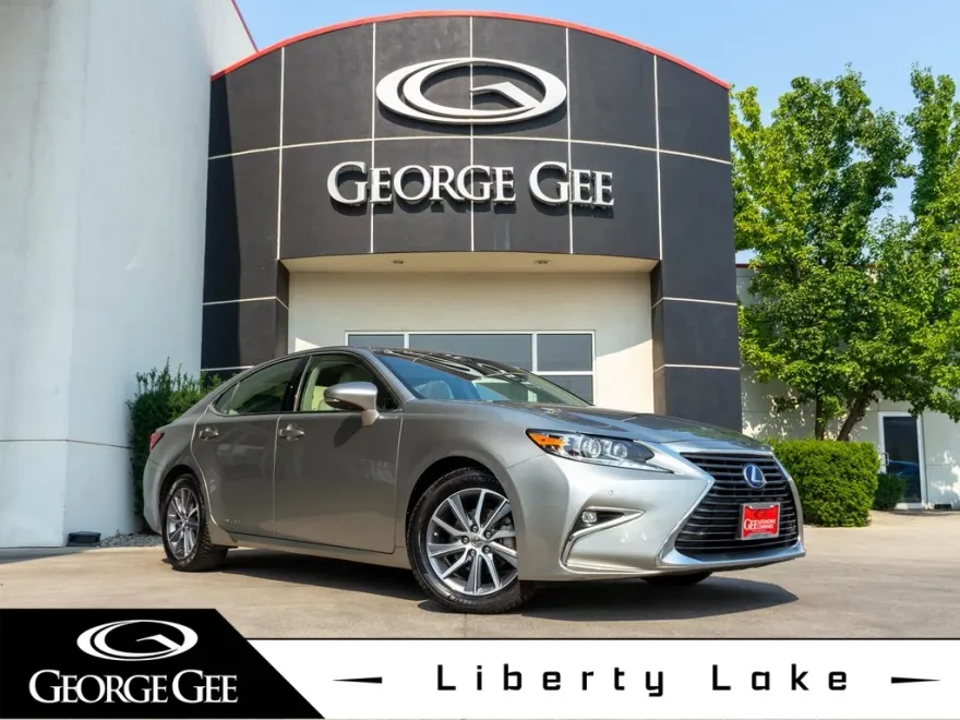 2017 Lexus ES 300h photo 1