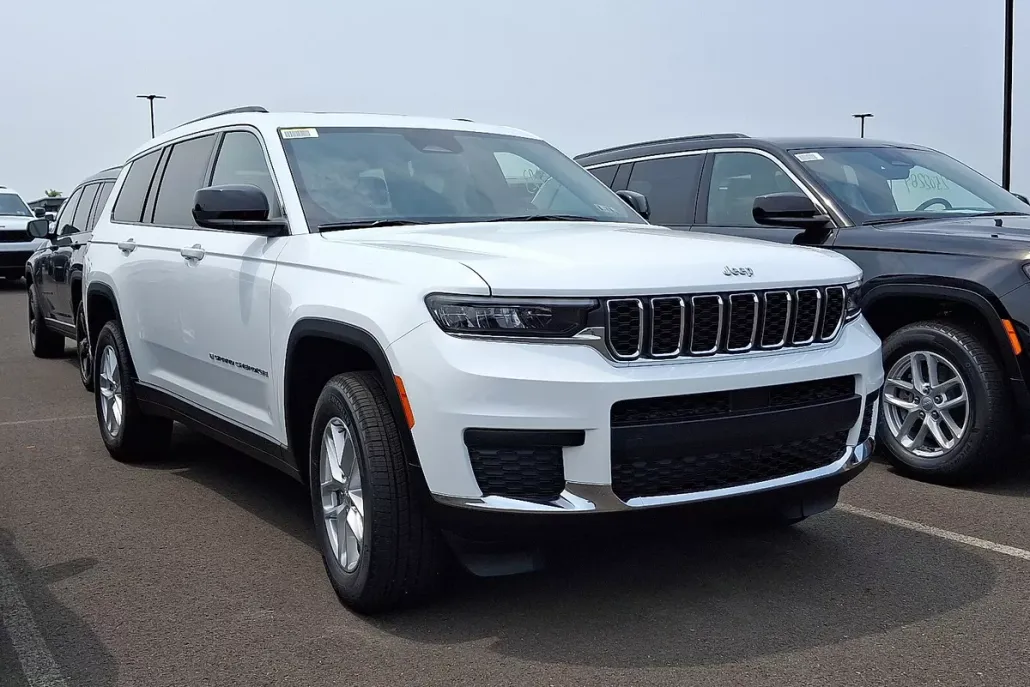 2025 Jeep Grand Cherokee Laredo photo 1