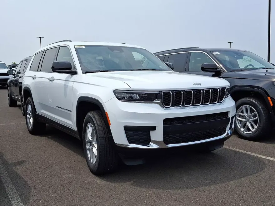 2025 Jeep Grand Cherokee Laredo photo 1
