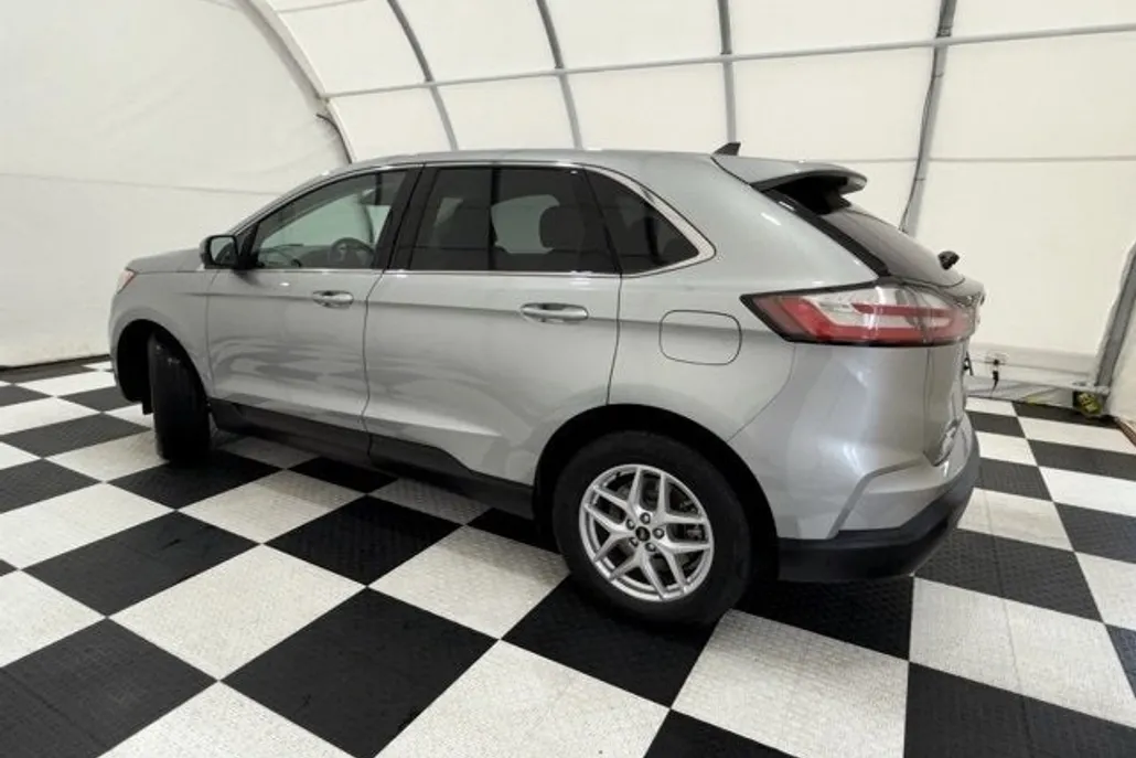 2023 Ford Edge SEL photo 1