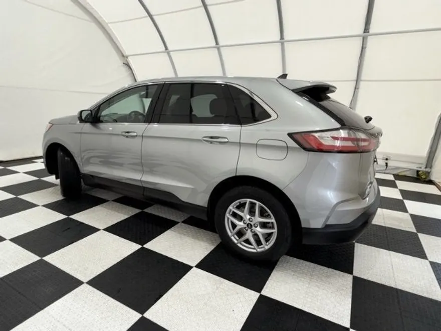 2023 Ford Edge SEL photo 1