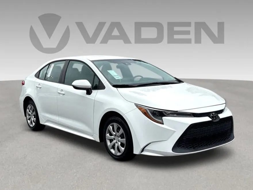 2021 Toyota Corolla LE photo 1