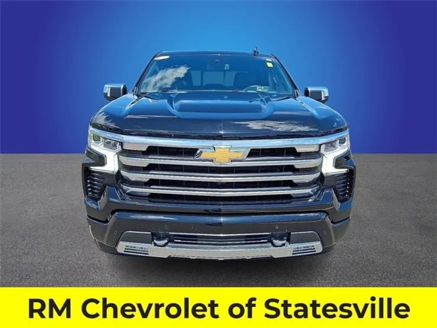 2024 Chevrolet Silverado 1500 High Country photo 1