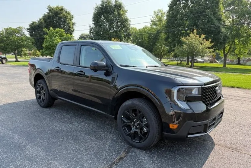 2025 Ford Maverick Lariat photo 1