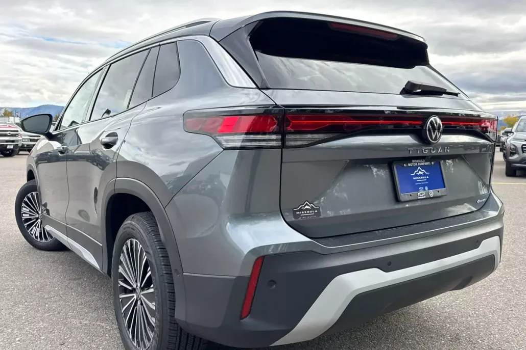 2025 Volkswagen Tiguan S photo 1