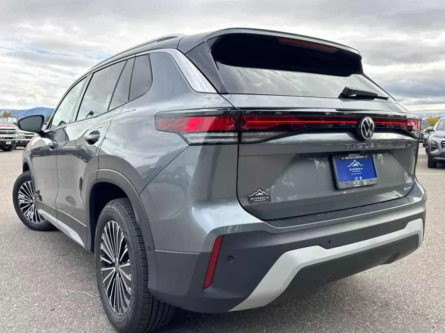 2025 Volkswagen Tiguan S photo 1