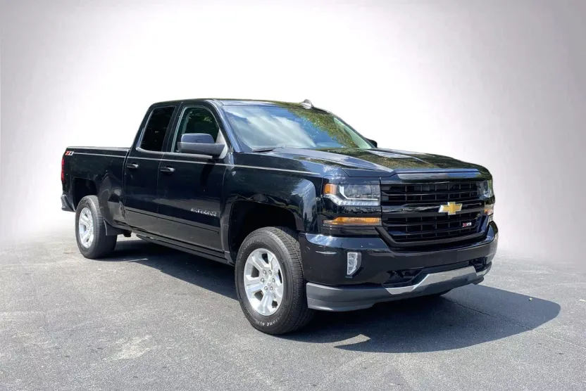 2018 Chevrolet Silverado 1500 LT photo 1