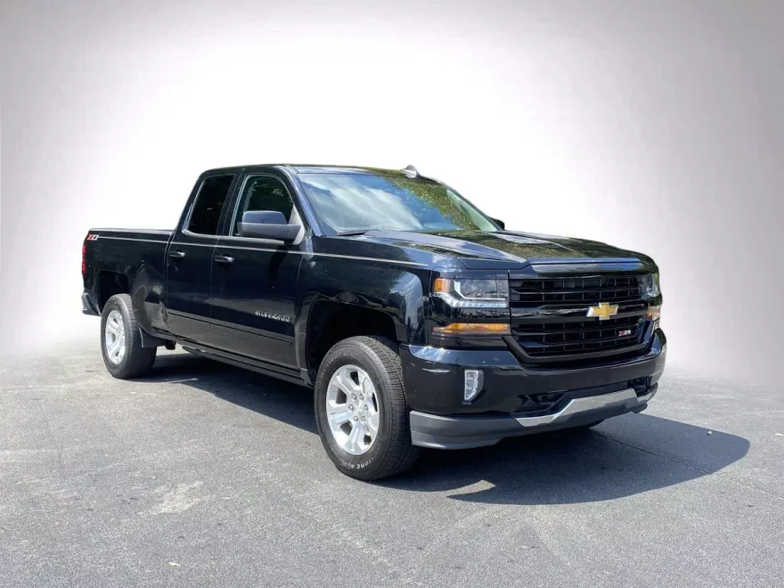 2018 Chevrolet Silverado 1500 LT photo 1