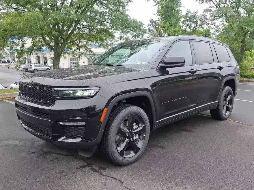 2025 Jeep Grand Cherokee Limited photo 1
