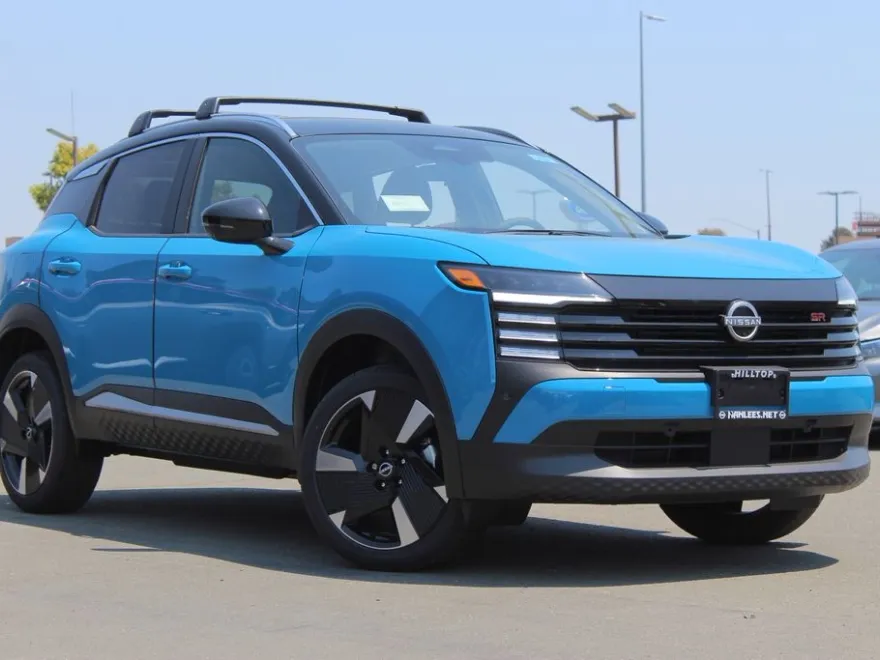 2025 Nissan Kicks SR photo 1