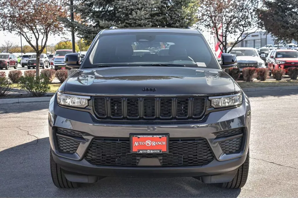 2025 Jeep Grand Cherokee Laredo photo 1