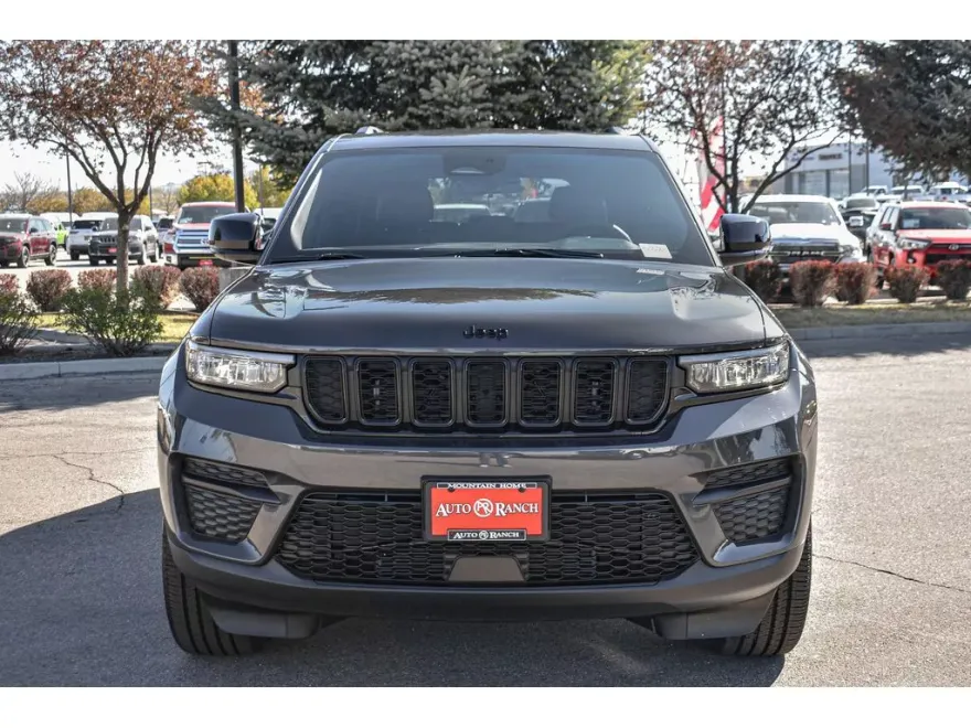 2025 Jeep Grand Cherokee Laredo photo 1