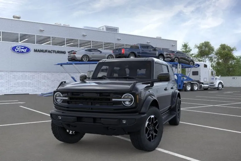 2025 Ford Bronco Outer Banks photo 1