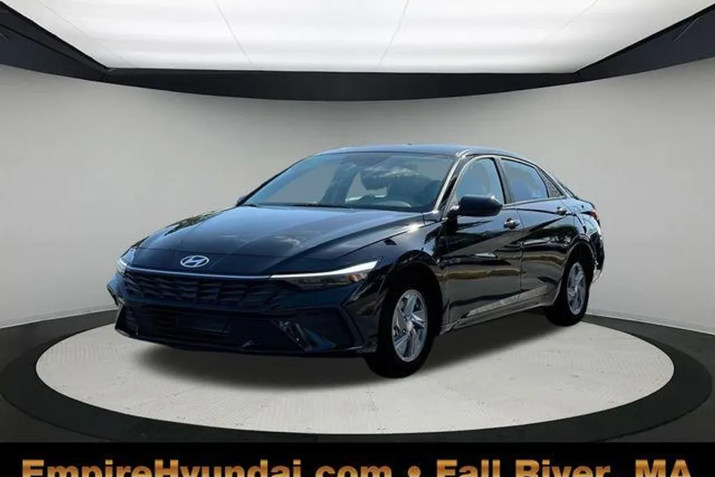 2025 Hyundai Elantra SE photo 1