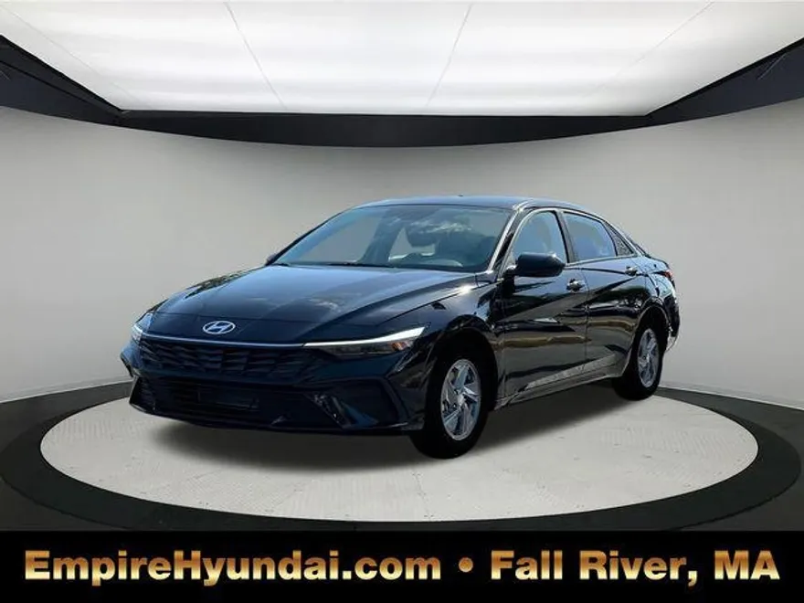 2025 Hyundai Elantra SE photo 1