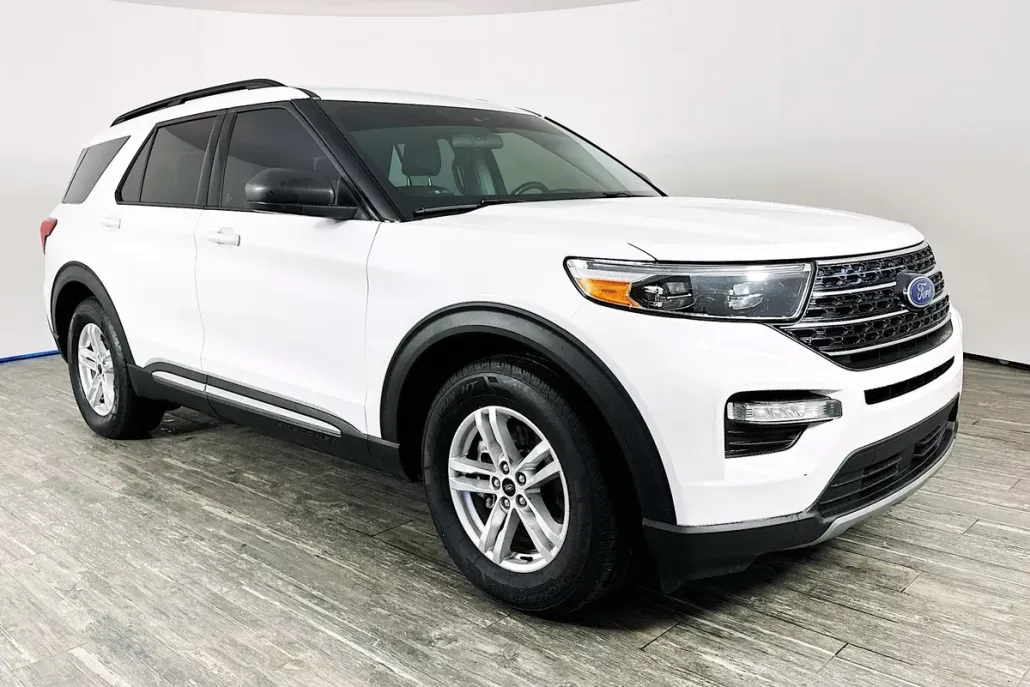 2021 Ford Explorer XLT photo 1