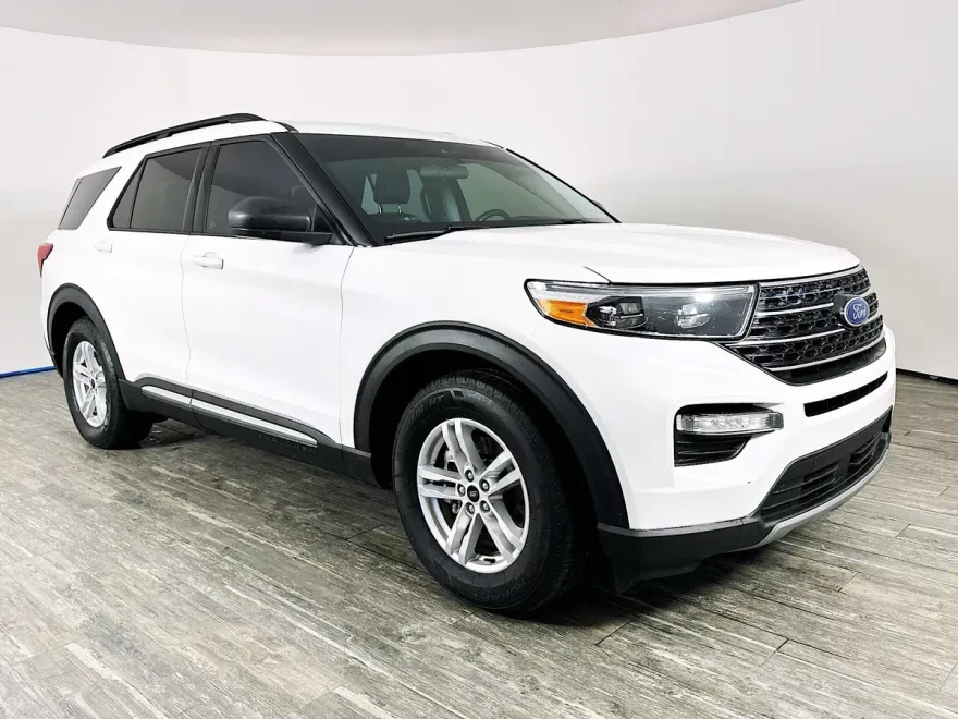 2021 Ford Explorer XLT photo 1