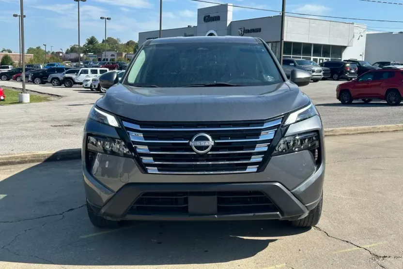 2024 Nissan Rogue SV photo 1