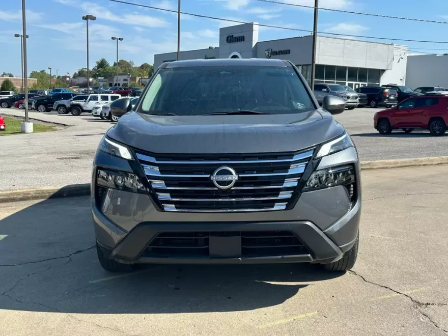 2024 Nissan Rogue SV photo 1