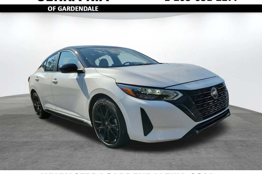 2025 Nissan Sentra SR photo 1
